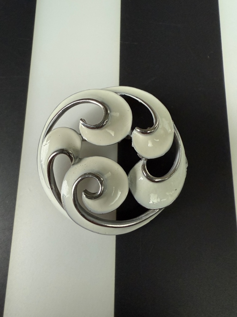 White and Silver Swirl Round Brooch